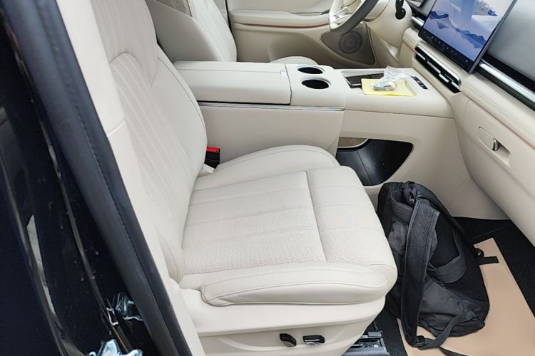 Used VOYAH Dream 2025 PHEV Four-Wheel-Drive Flagship Version – Qiankun Edition Right Front Seat