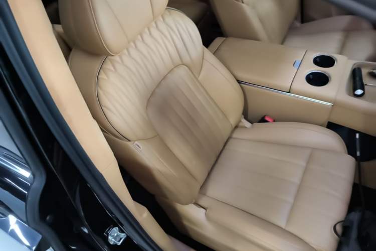 Used VOYAH Dream 2025 PHEV Four-Wheel-Drive Flagship Kunpeng Edition Right Front Seat