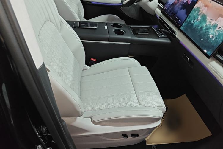 Used VOYAH Dream 2025 PHEV Four-Wheel-Drive Flagship Kunpeng Edition Right Front Seat