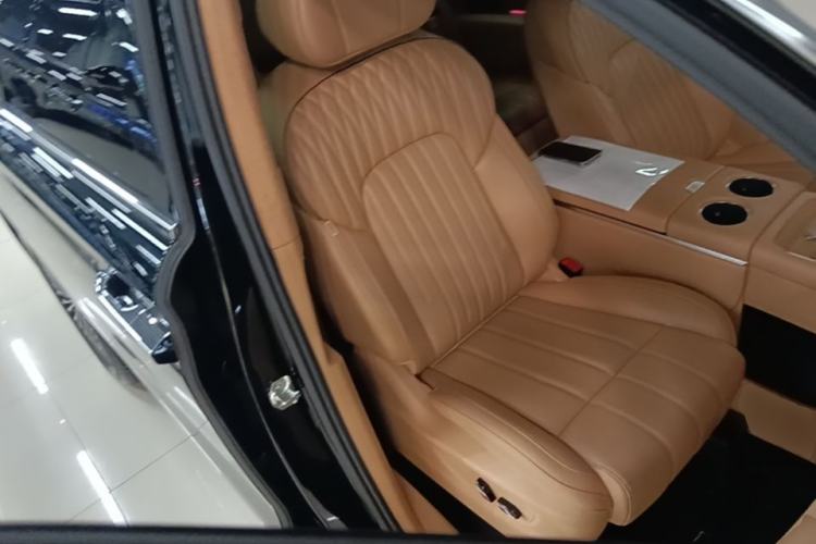 Used VOYAH Dream 2025 PHEV Four-Wheel-Drive Flagship Kunpeng Edition Right Front Seat