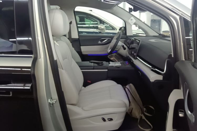 Used VOYAH Dream 2025 EV Four-Wheel-Drive Flagship Qiankun Version Right Front Seat
