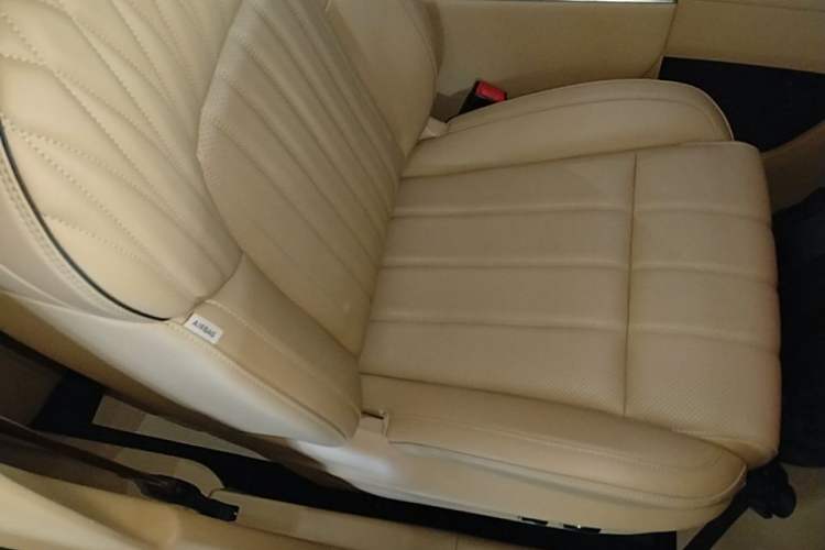 Used VOYAH Dream 2025 PHEV Four-Wheel-Drive Flagship Kunpeng Edition Right Front Seat