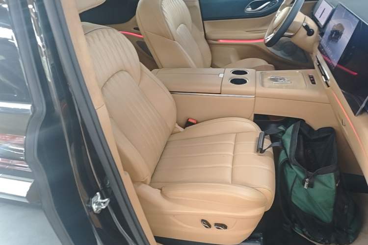 Used VOYAH Dream 2025 PHEV Four-Wheel-Drive Flagship Kunpeng Edition Right Front Seat