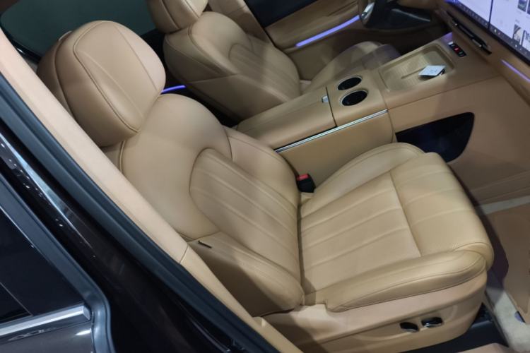 Used VOYAH Dream 2025 PHEV Four-Wheel Drive Prestige Kunpeng Edition Right Front Seat