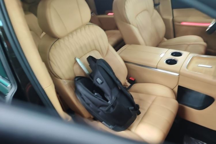 Used VOYAH Dream 2025 PHEV Four-Wheel-Drive Flagship Kunpeng Edition Right Front Seat