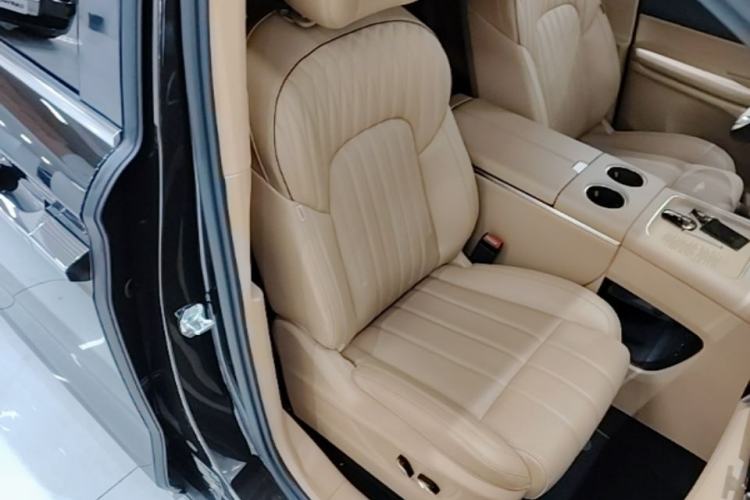 Used VOYAH Dream 2025 PHEV Four-Wheel-Drive Flagship Kunpeng Edition Right Front Seat