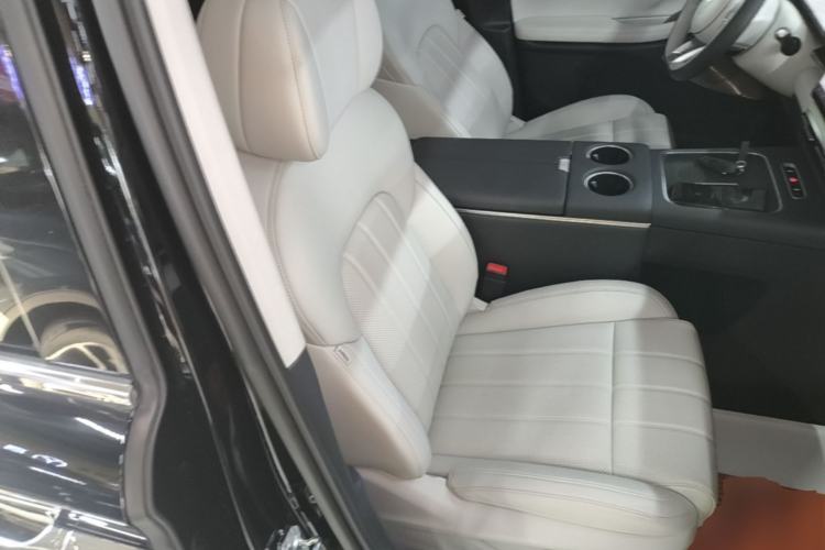 Used VOYAH Dream 2025 PHEV Four-Wheel Drive Prestige Kunpeng Edition Right Front Seat