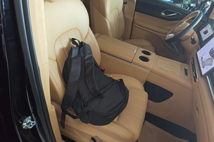 Used VOYAH Dream 2025 PHEV Four-Wheel Drive Prestige Qiankun Edition Right Front Seat