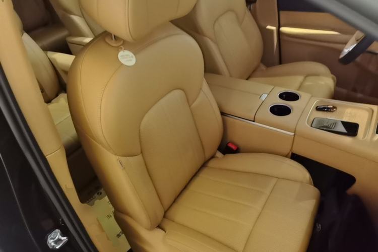 Used VOYAH Dream 2025 PHEV Four-Wheel Drive Excellence Qiankun Edition Right Front Seat