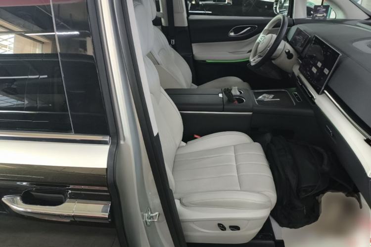 Used VOYAH Dream 2025 PHEV Four-Wheel-Drive Flagship Version – Qiankun Edition Right Front Seat