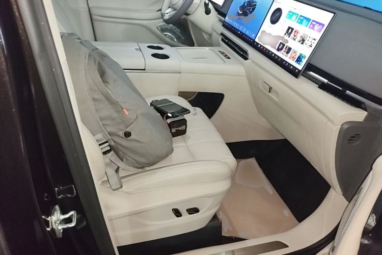 Used VOYAH Dream 2025 PHEV Four-Wheel Drive Prestige Kunpeng Edition Right Front Seat