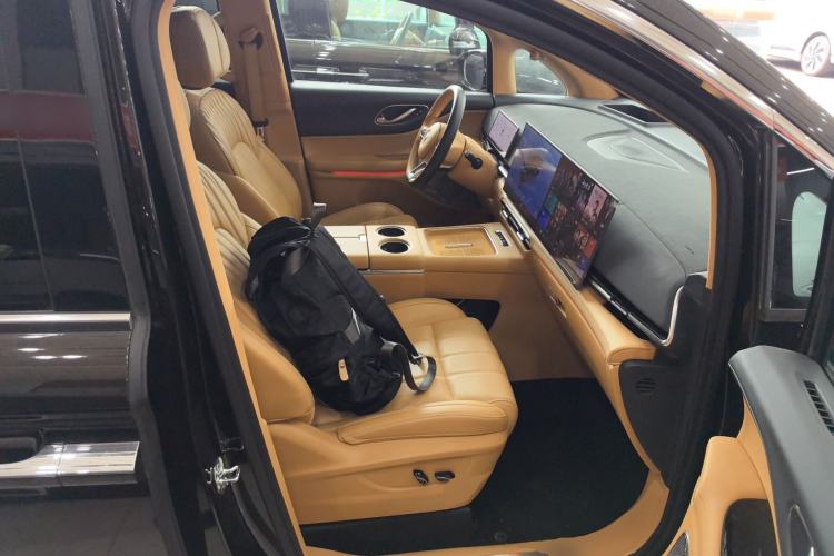 Used VOYAH Dream 2025 PHEV Four-Wheel-Drive Flagship Kunpeng Edition Right Front Seat