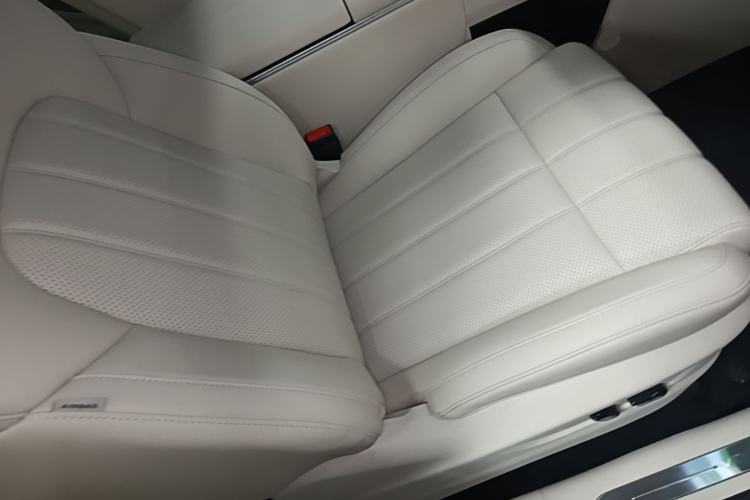 Used VOYAH Dream 2025 PHEV Four-Wheel Drive Prestige Kunpeng Edition Right Front Seat