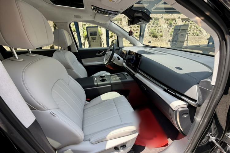 Used VOYAH Dream 2025 PHEV Four-Wheel Drive Prestige Qiankun Edition Right Front Seat