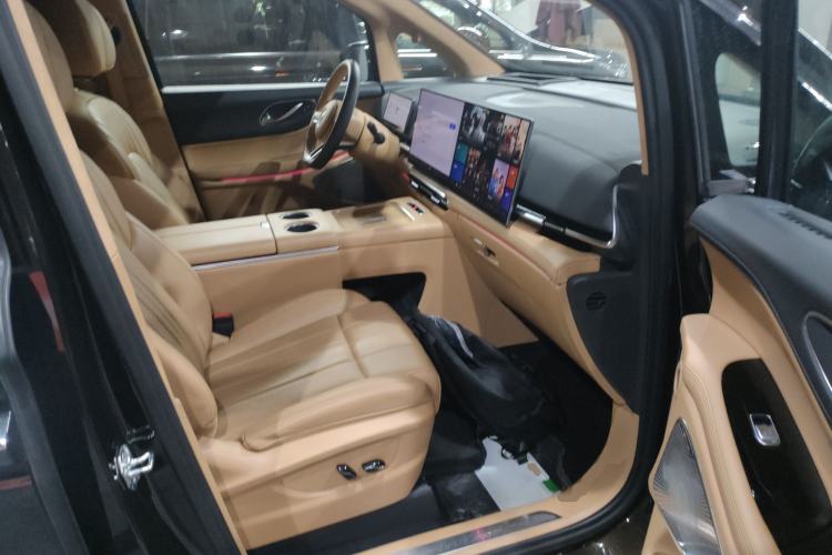 Used VOYAH Dream 2025 PHEV Four-Wheel-Drive Flagship Kunpeng Edition Right Front Seat