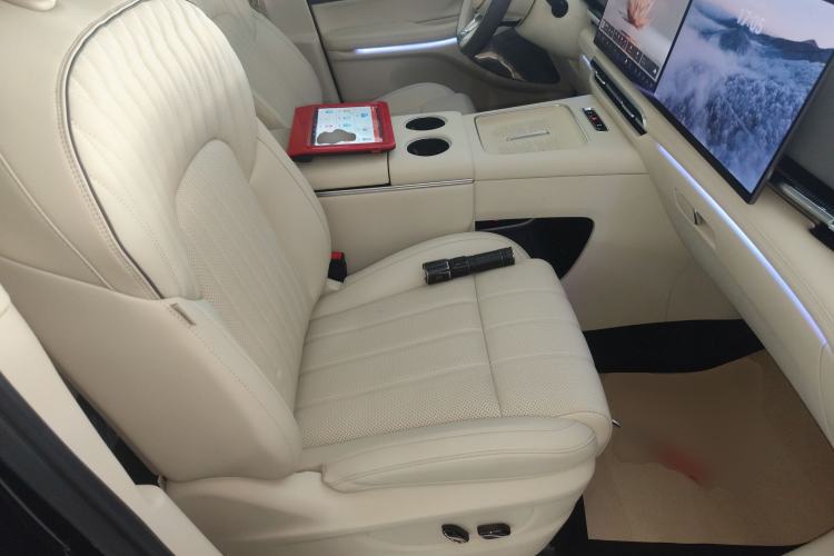 Used VOYAH Dream 2025 PHEV Four-Wheel-Drive Flagship Kunpeng Edition Right Front Seat