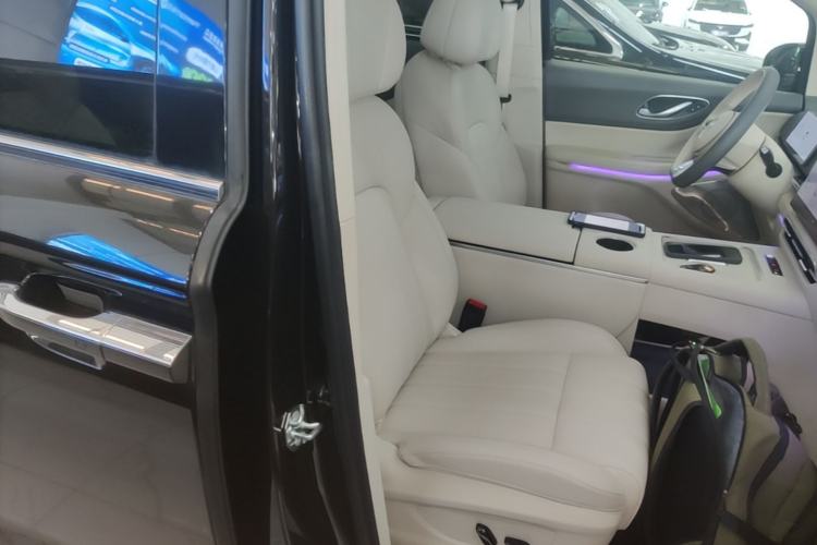 Used VOYAH Dream 2025 PHEV Four-Wheel Drive Prestige Kunpeng Edition Right Front Seat
