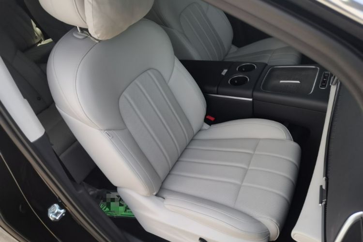 Used VOYAH Dream 2025 PHEV Four-Wheel Drive Prestige Qiankun Edition Right Front Seat