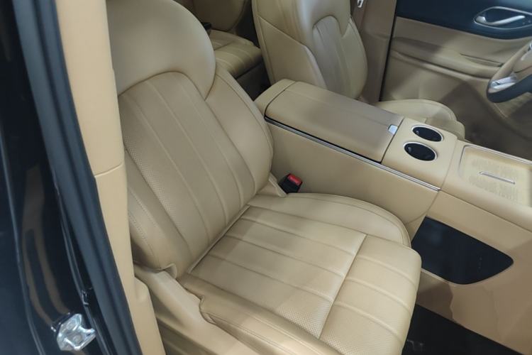 Used VOYAH Dream 2025 PHEV Four-Wheel Drive Excellence Qiankun Edition Right Front Seat