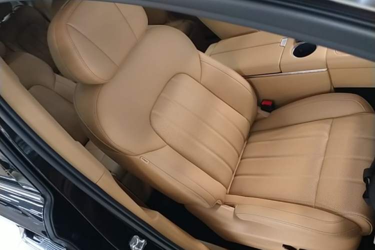 Used VOYAH Dream 2025 PHEV Four-Wheel Drive Prestige Kunpeng Edition Right Front Seat