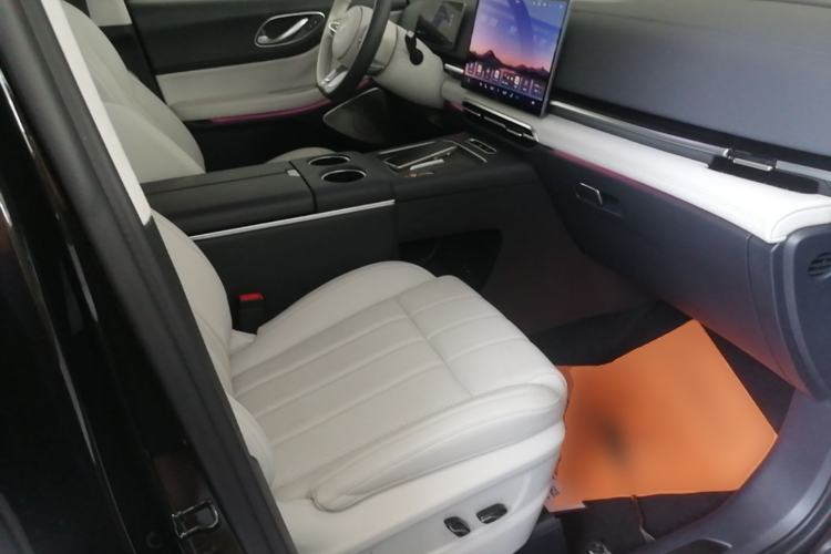 Used VOYAH Dream 2025 PHEV Four-Wheel Drive Prestige Qiankun Edition Right Front Seat