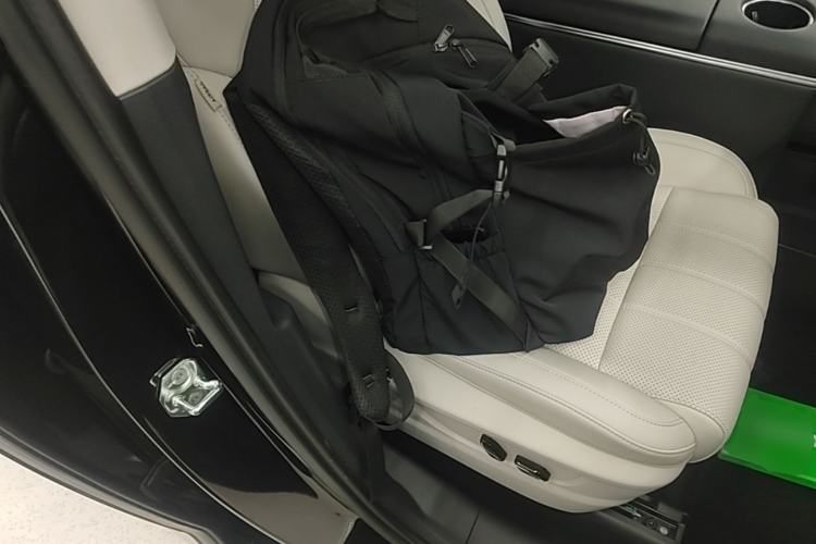 Used VOYAH Dream 2025 PHEV Four-Wheel Drive Prestige Kunpeng Edition Right Front Seat