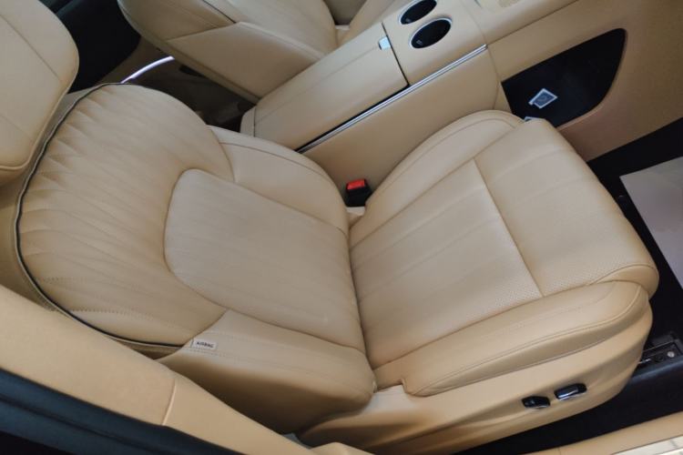 Used VOYAH Dream 2025 PHEV Four-Wheel-Drive Flagship Kunpeng Edition Right Front Seat