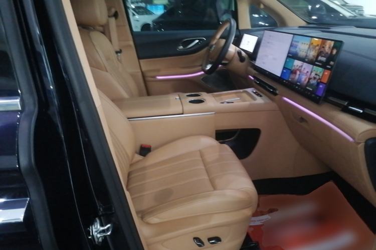 Used VOYAH Dream 2025 PHEV Four-Wheel-Drive Flagship Kunpeng Edition Right Front Seat