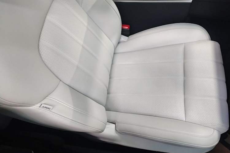 Used VOYAH Dream 2025 PHEV Four-Wheel Drive Prestige Kunpeng Edition Right Front Seat
