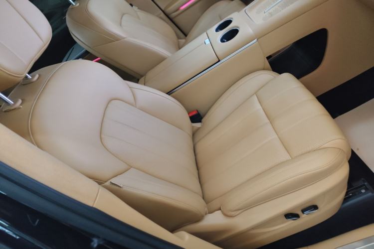Used VOYAH Dream 2025 PHEV Four-Wheel Drive Prestige Qiankun Edition Right Front Seat