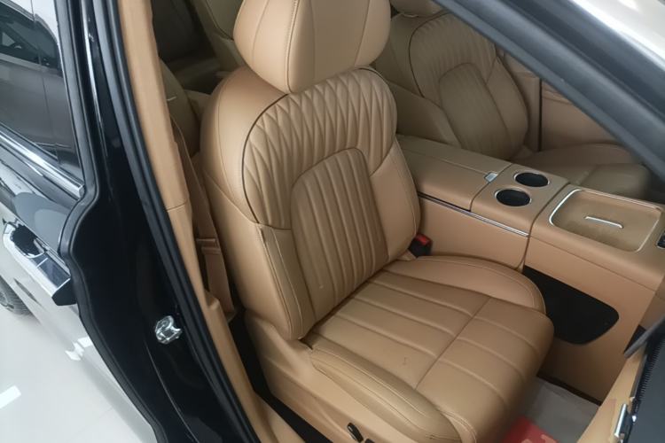 Used VOYAH Dream 2025 PHEV Four-Wheel-Drive Flagship Kunpeng Edition Right Front Seat