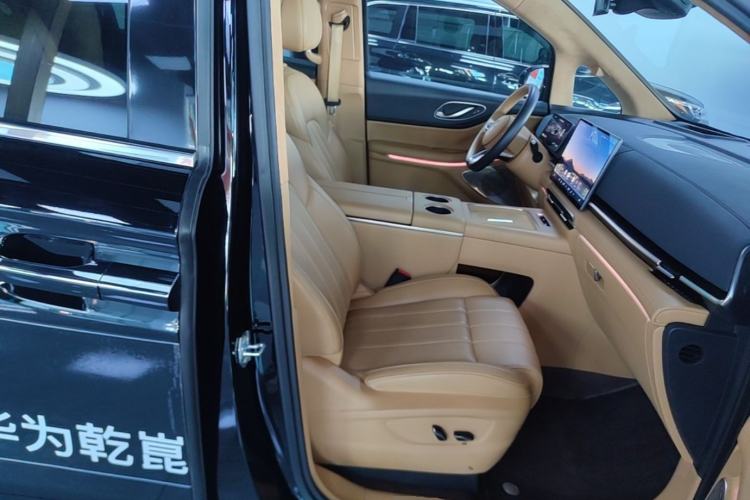 Used VOYAH Dream 2025 PHEV Four-Wheel Drive Prestige Qiankun Edition Right Front Seat
