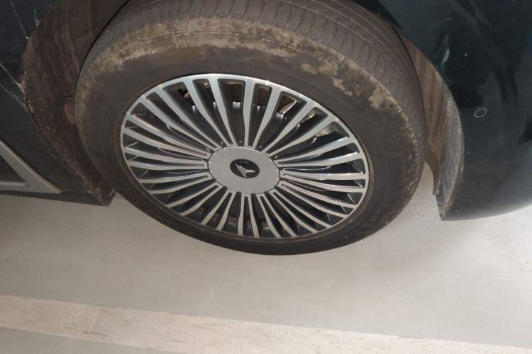 Used VOYAH Dream 2025 PHEV Four-Wheel Drive Prestige Kunpeng Edition Right Front Wheel Hub