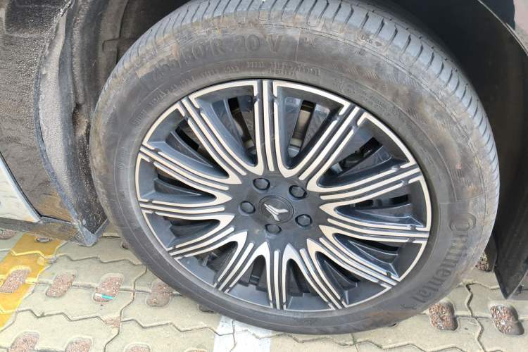 Used VOYAH Dream 2025 EV Four-Wheel Drive Excellence Kunpeng Edition Right Front Wheel Hub