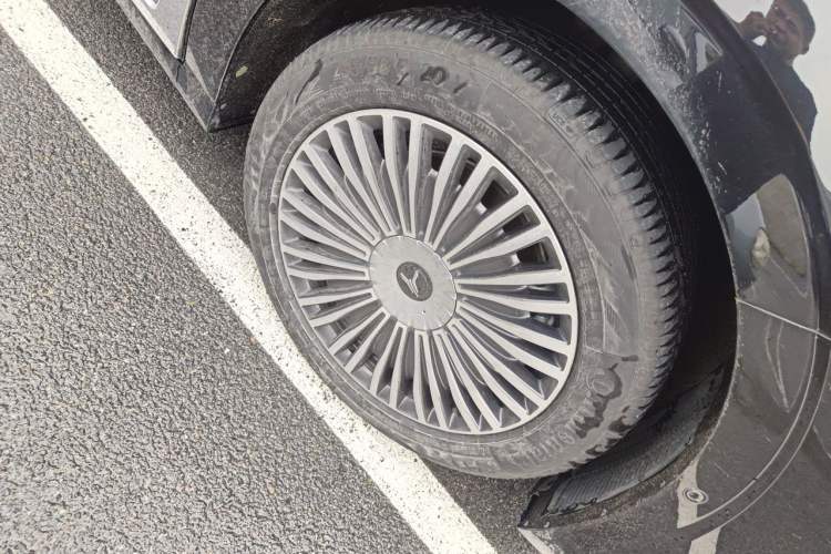 Used VOYAH Dream 2025 PHEV Four-Wheel Drive Prestige Kunpeng Edition Right Front Wheel Hub