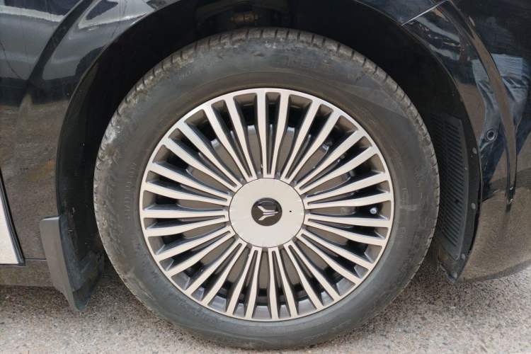 Used VOYAH Dream 2025 PHEV Four-Wheel-Drive Flagship Version – Qiankun Edition Right Front Wheel Hub