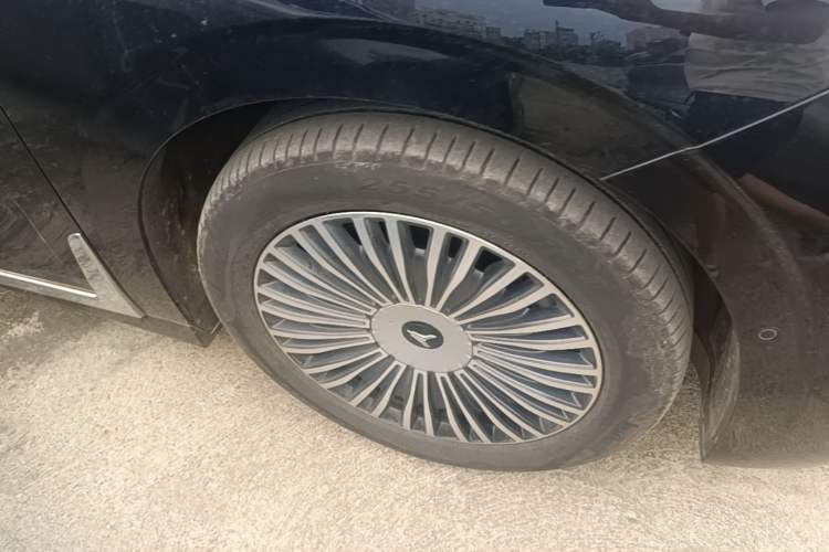 Used VOYAH Dream 2025 PHEV Four-Wheel-Drive Flagship Kunpeng Edition Right Front Wheel Hub