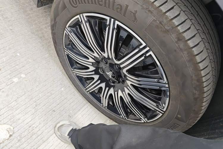 Used VOYAH Dream 2025 EV Four-Wheel Drive Excellence Kunpeng Edition Right Front Wheel Hub