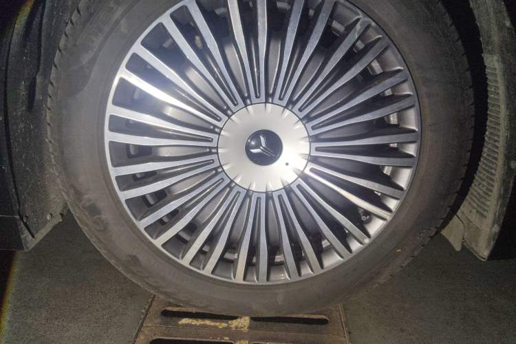 Used VOYAH Dream 2025 PHEV Four-Wheel-Drive Flagship Version – Qiankun Edition Right Front Wheel Hub