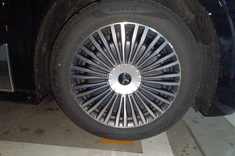 Used VOYAH Dream 2025 PHEV Four-Wheel Drive Prestige Kunpeng Edition Right Front Wheel Hub