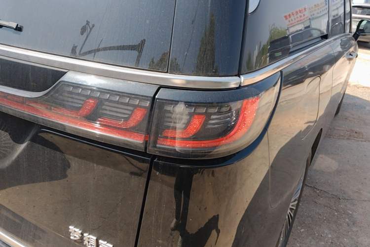 Used VOYAH Dream 2025 PHEV Four-Wheel Drive Prestige Qiankun Edition Right Rear Taillight