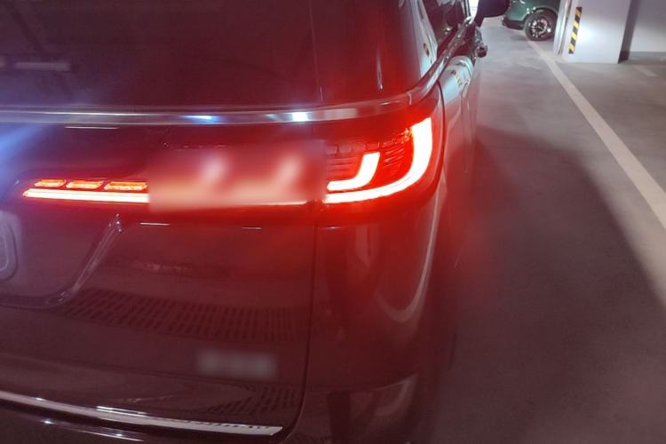 Used VOYAH Dream 2025 PHEV Four-Wheel-Drive Flagship Kunpeng Edition Right Rear Taillight