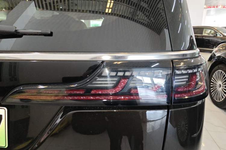 Used VOYAH Dream 2025 PHEV Four-Wheel-Drive Flagship Kunpeng Edition Right Rear Taillight