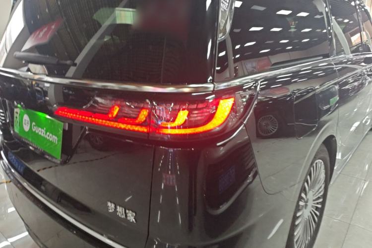 Used VOYAH Dream 2025 PHEV Four-Wheel-Drive Flagship Version – Qiankun Edition Right Rear Taillight