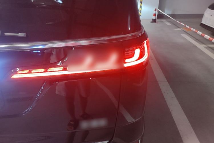 Used VOYAH Dream 2025 PHEV Four-Wheel Drive Excellence Qiankun Edition Right Rear Taillight