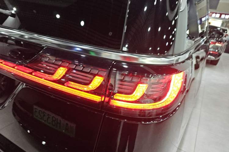 Used VOYAH Dream 2025 PHEV Four-Wheel Drive Prestige Kunpeng Edition Right Rear Taillight