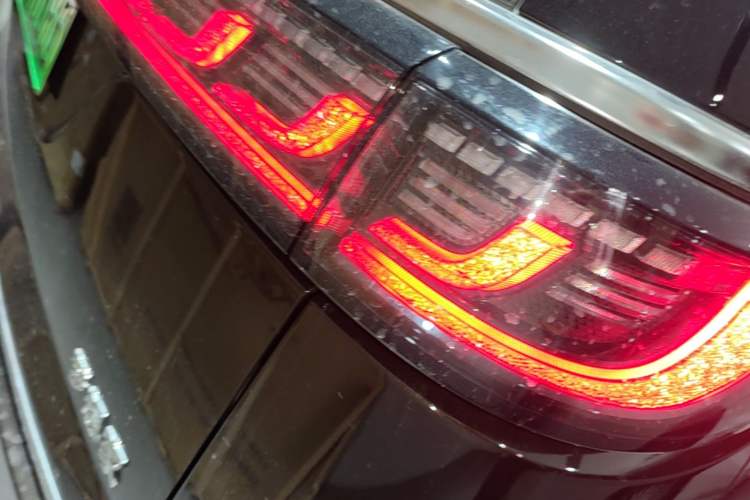Used VOYAH Dream 2025 PHEV Four-Wheel-Drive Flagship Version – Qiankun Edition Right Rear Taillight