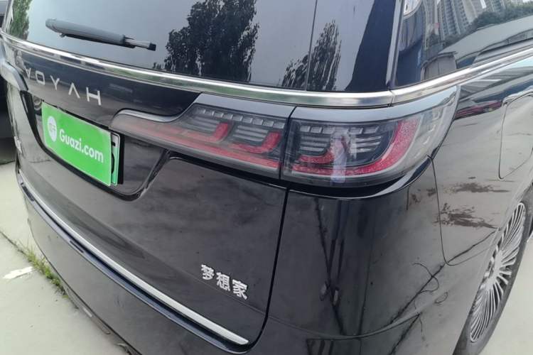 Used VOYAH Dream 2025 PHEV Four-Wheel-Drive Flagship Kunpeng Edition Right Rear Taillight