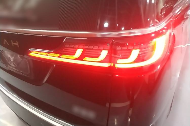 Used VOYAH Dream 2025 PHEV Four-Wheel-Drive Flagship Version – Qiankun Edition Right Rear Taillight