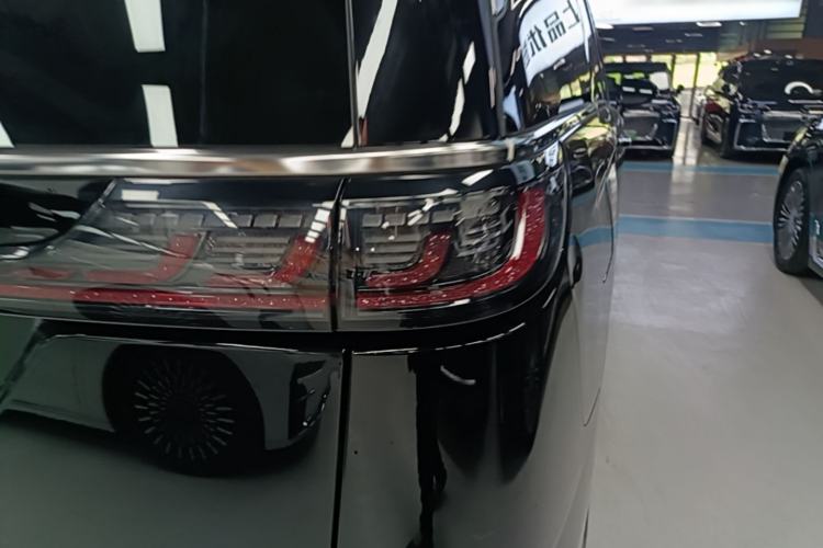 Used VOYAH Dream 2025 PHEV Four-Wheel-Drive Flagship Version – Qiankun Edition Right Rear Taillight